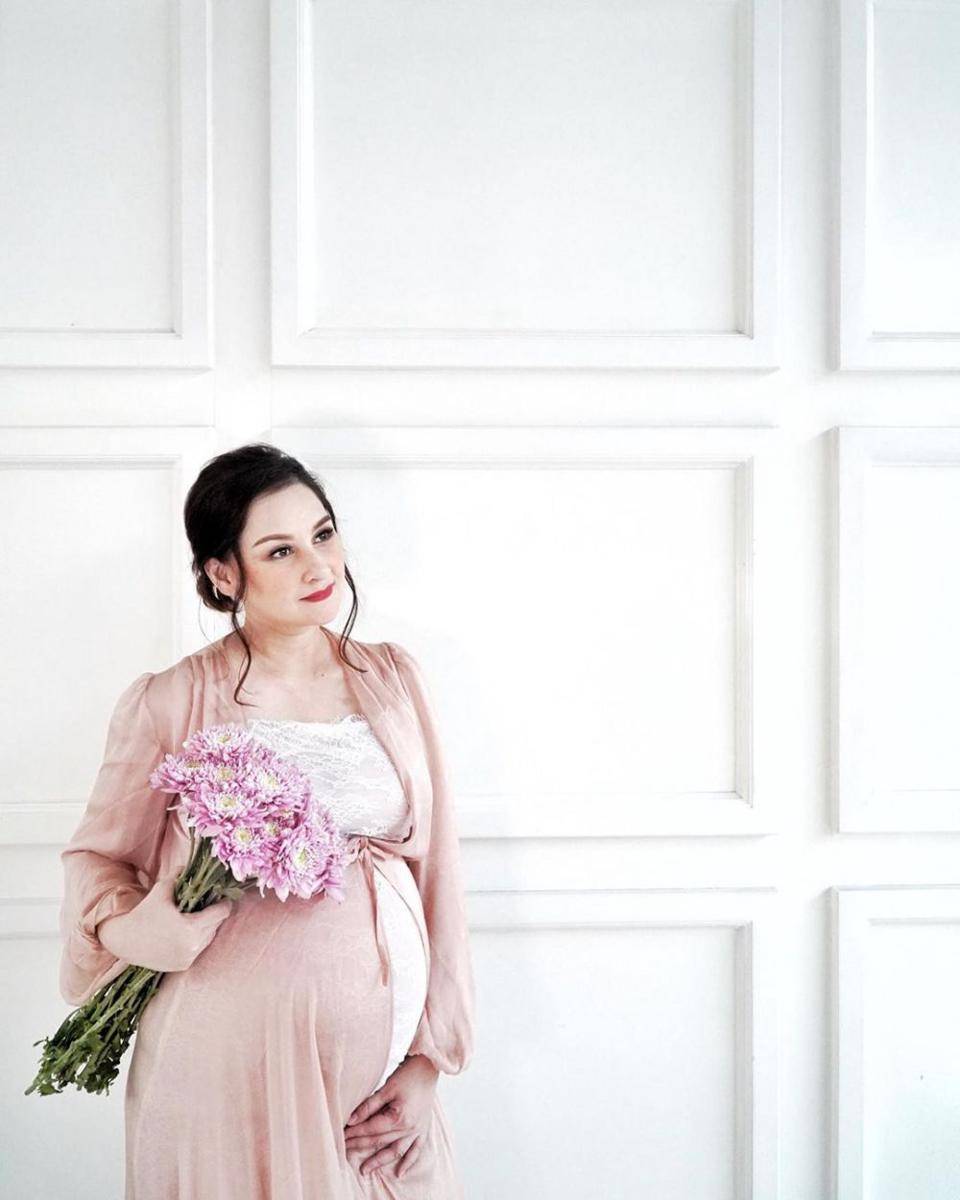 instagram.com/monaratuliu