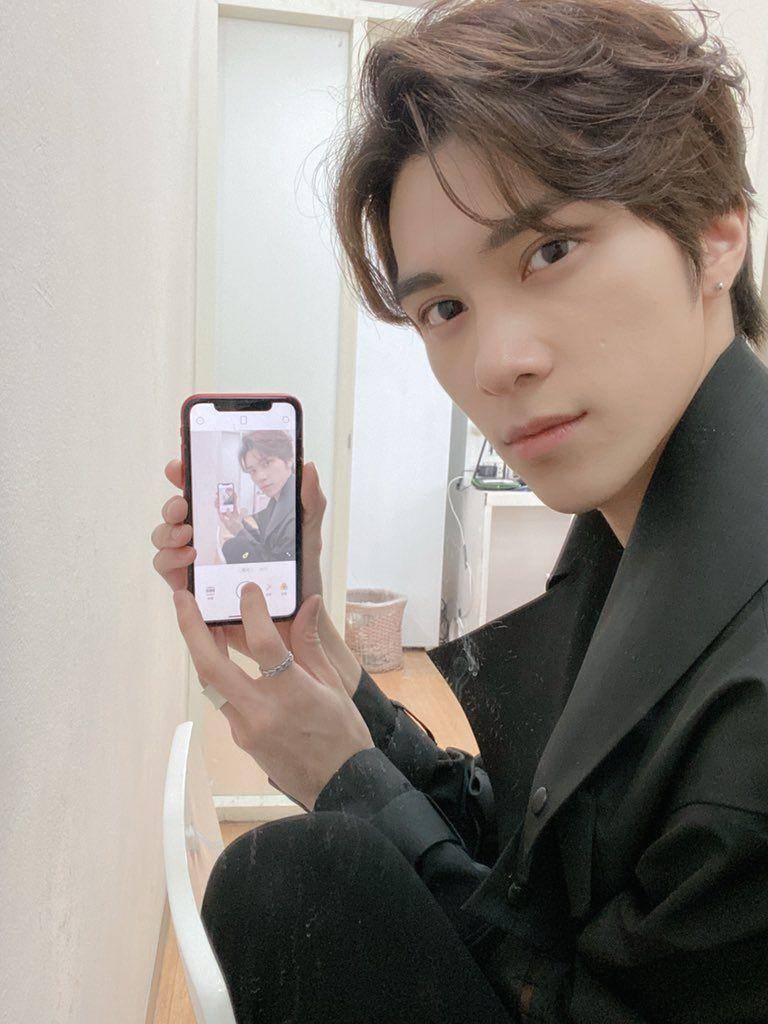 twitter.com/WayV_official