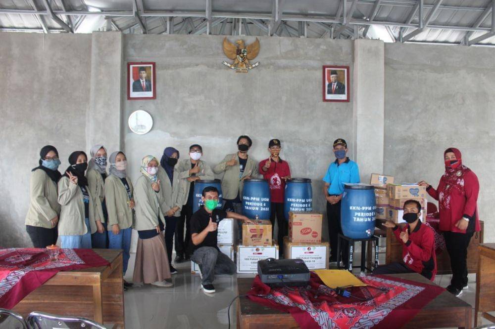 Mahasiswa UGM saat menjalani KKN-PPM Daring. Dok: Humas UGM