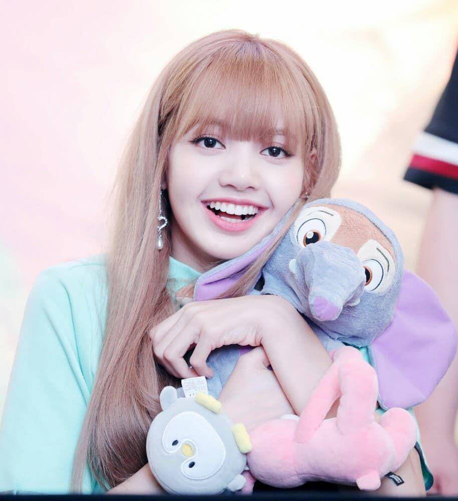 Instagram.com/lisa.blackpink