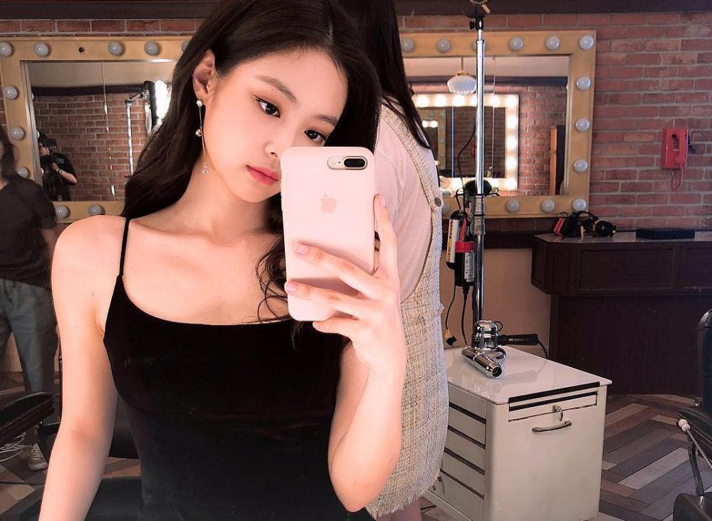 11 Potret Mirror Selfie Jennie BLACKPINK dengan Aura Girl Crush
