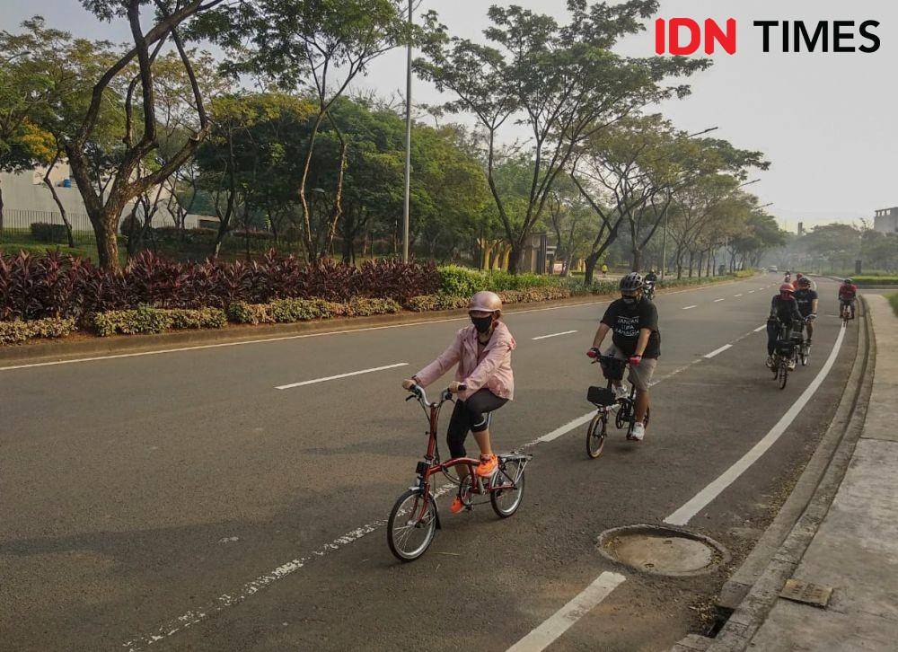 Warga bersepeda di kawasan BSD City, Tangerang, Banten (28/6/2020) (IDN Times/Herka Yanis)