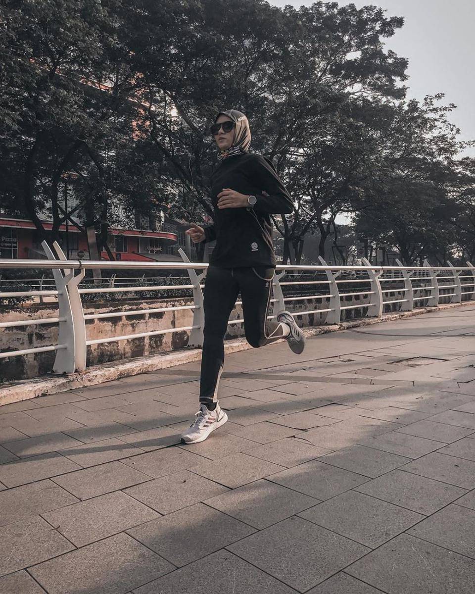 instagram.com/zeezeeshahab