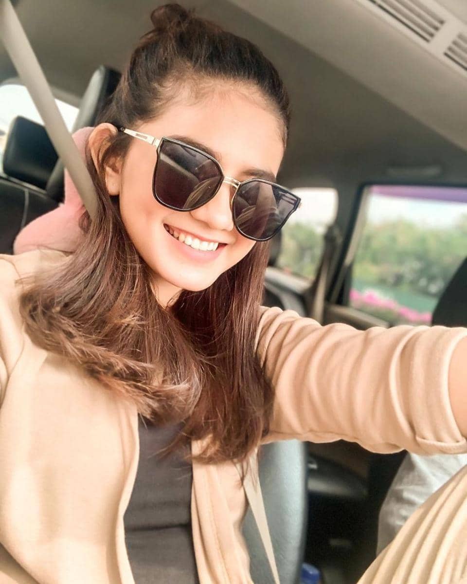 Instagram.com/nadheaanandap