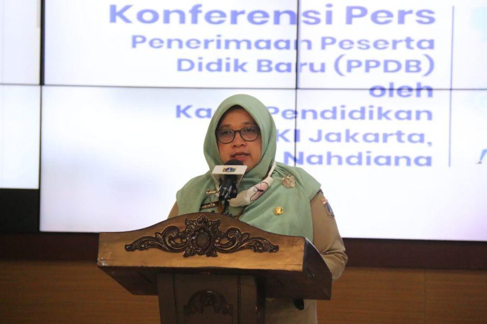 Kepala Dinas Pendidikan DKI Jakarta, Nahdiana saat memberikan keterangan pers secara virtual (Dok. Humas Pemprov DKI Jakarta)