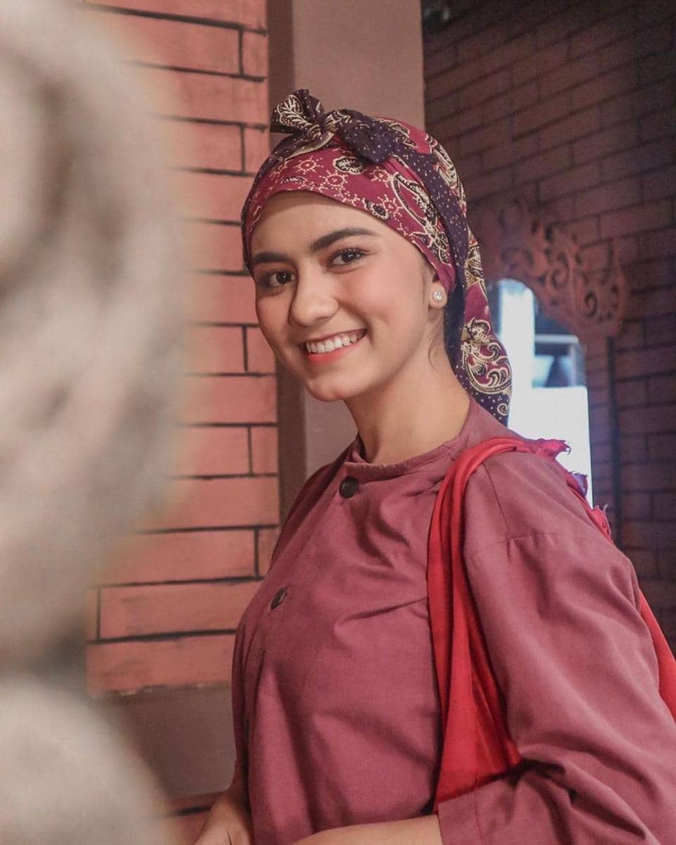 Instagram.com/nadheaanandap