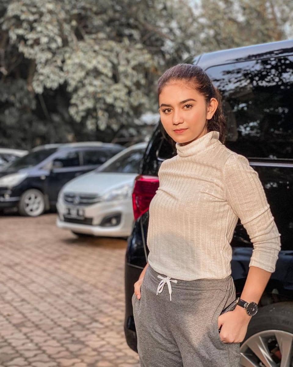 Instagram.com/nadheaanandap