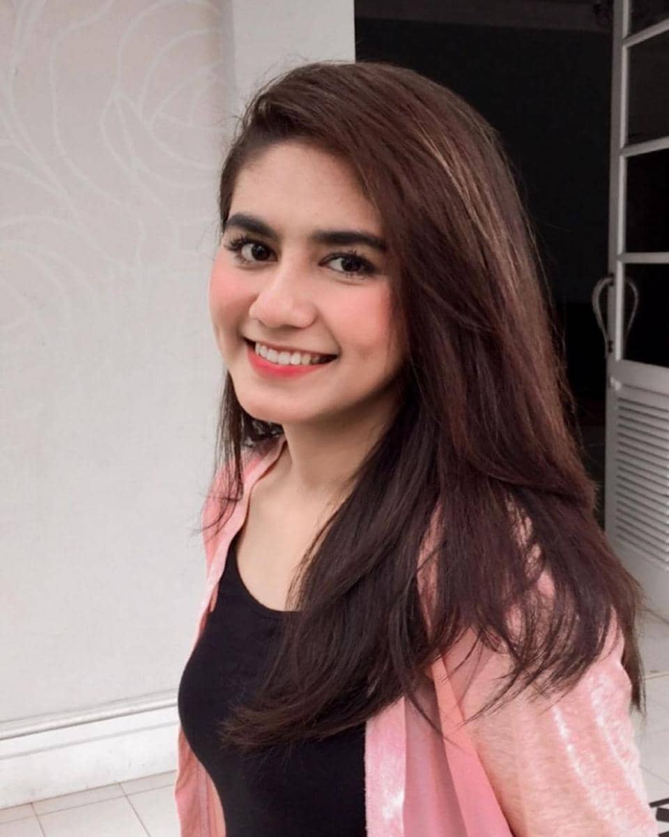 Instagram.com/nadheaanandap