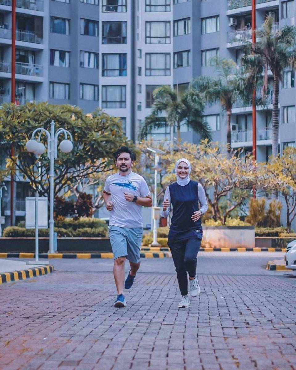 instagram.com/zeezeeshahab
