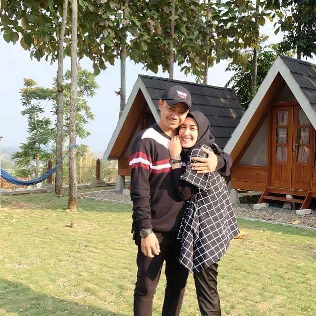 Jarang Disorot, 10 Potret Mesra Icha Anisa dan Suami bak Masih Pacaran