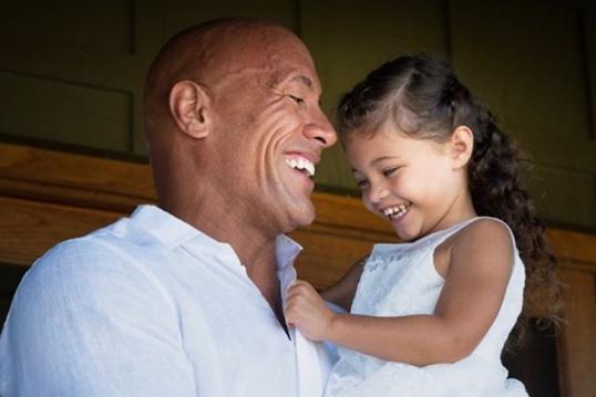 10 Potret Menggemaskan Dwayne Johnson 'The Rock' dan Putri Kecilnya