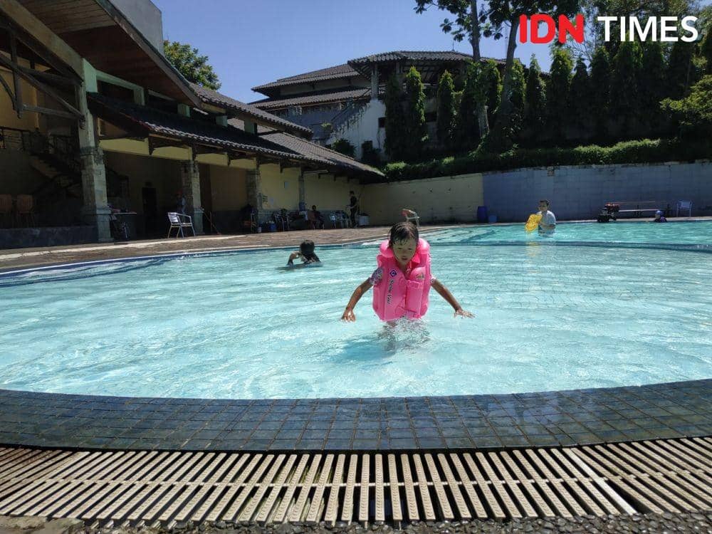 Ilustrasi Kolam Renang, Berenang (IDN Times/Dwi Agustiar)