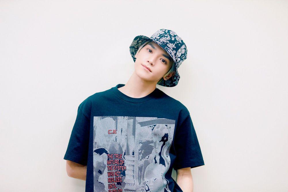 Genap 25 Tahun, 10 Potret Taeyong NCT 127, Stylish dengan Bucket Hat