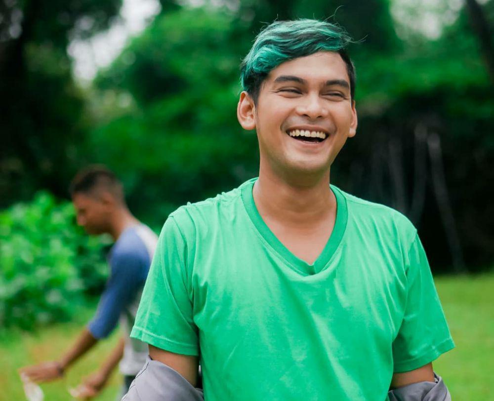 Mirip Joker, 10 Potret Nyentrik Ridwan Ghany dengan Rambut Hijau!