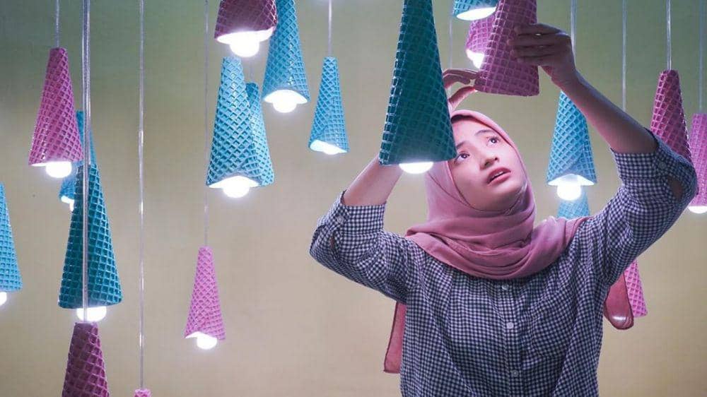 Biasa Kocak, 10 Potret Manis Arafah Rianti dalam Balutan Jilbab Pink