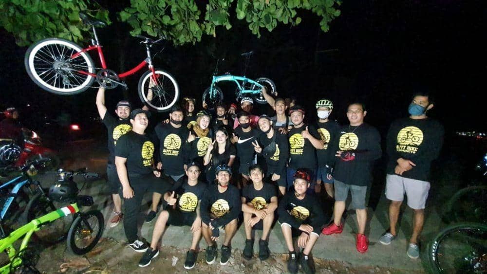 Para anggota dari pesepeda HBC Samarinda di tepian (Dok.IDN Times/Istimewa)
