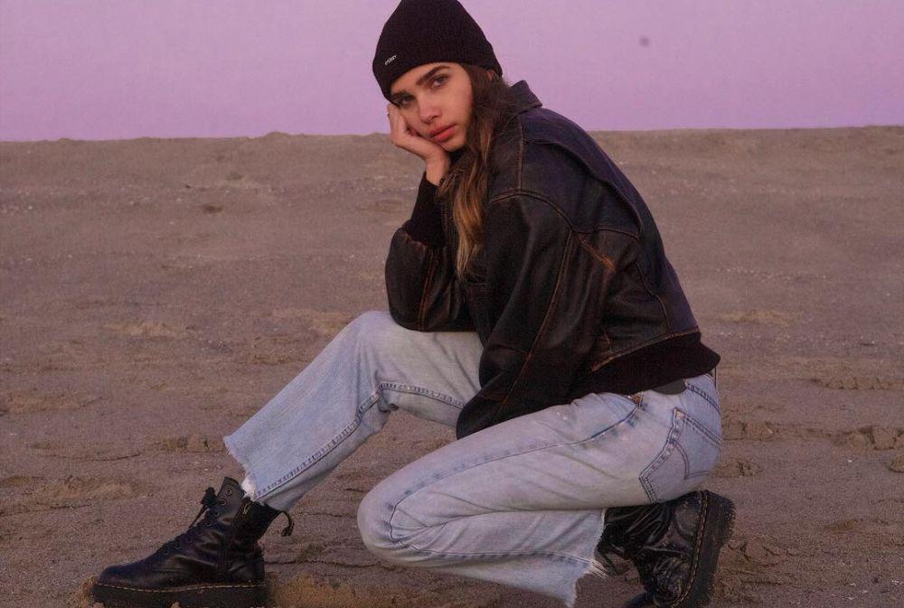 10 Gaya OOTD Boyish Hana Cross untuk Sempurnakan Gaya Tomboimu