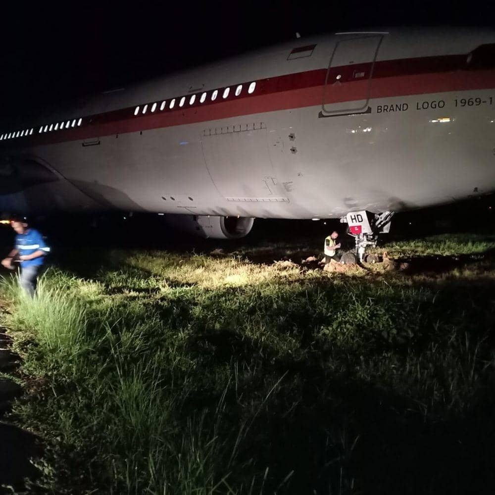 Pesawat Garuda Indonesia mengalami insiden di Bandara Sulhas Makassar. Dok. IDN Times/Istimewa