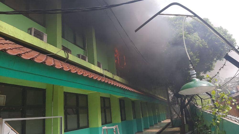 Kebakaran di SMAN 100 Jakarta Timur, Lab Kimia dan 6 Ruangan Hangus