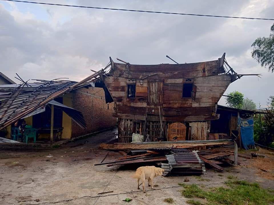 Puluhan Rumah Rusak Akibat Puting Beliung di Toba, 1 Orang Tewas