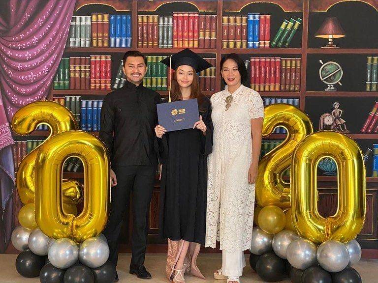 Instagram.com/bu_deedee