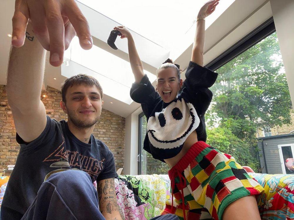 9 Potret Kebersamaan Dua Lipa dan Anwar Hadid yang Makin Lengket