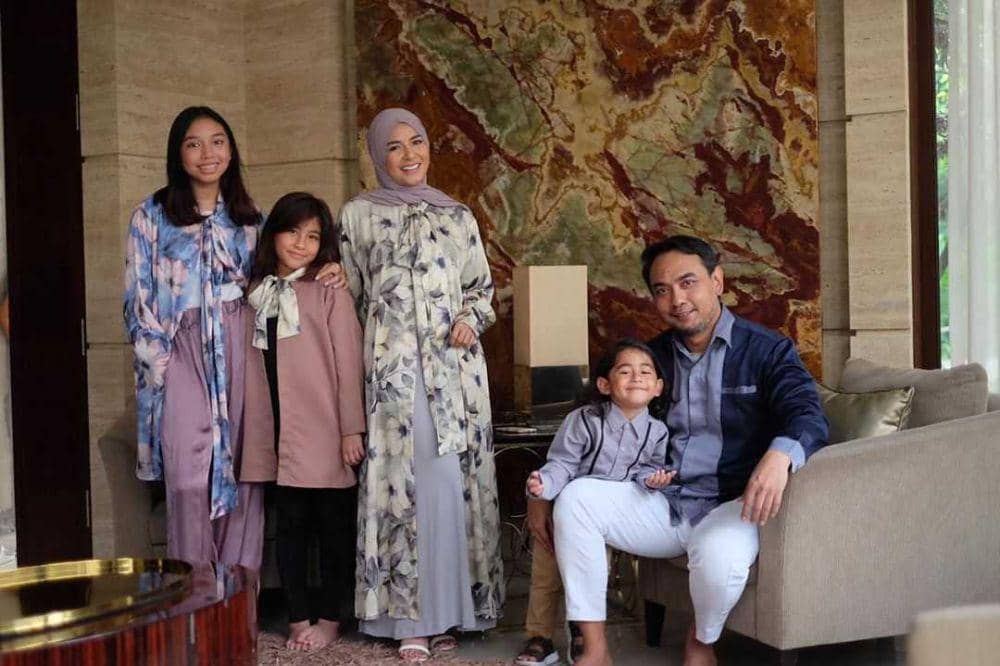 Family Man, 10 Momen Kedekatan Bebi Romeo dengan Istri dan Ketiga Anak