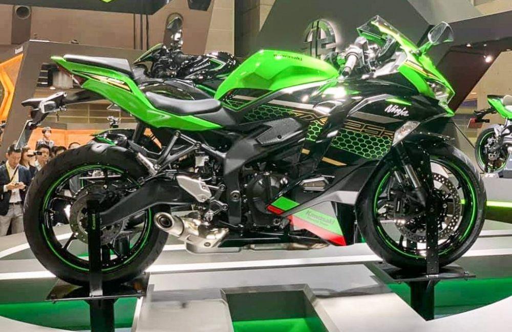 Siap-siap, Pre-order Kawasaki Ninja ZX25R Dibuka 11 Juli!