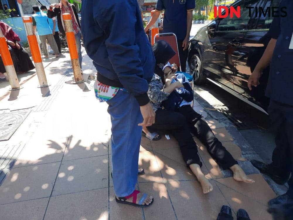 Antrean Rapid Test di Surabaya Membludak, Peserta UTBK Pingsan