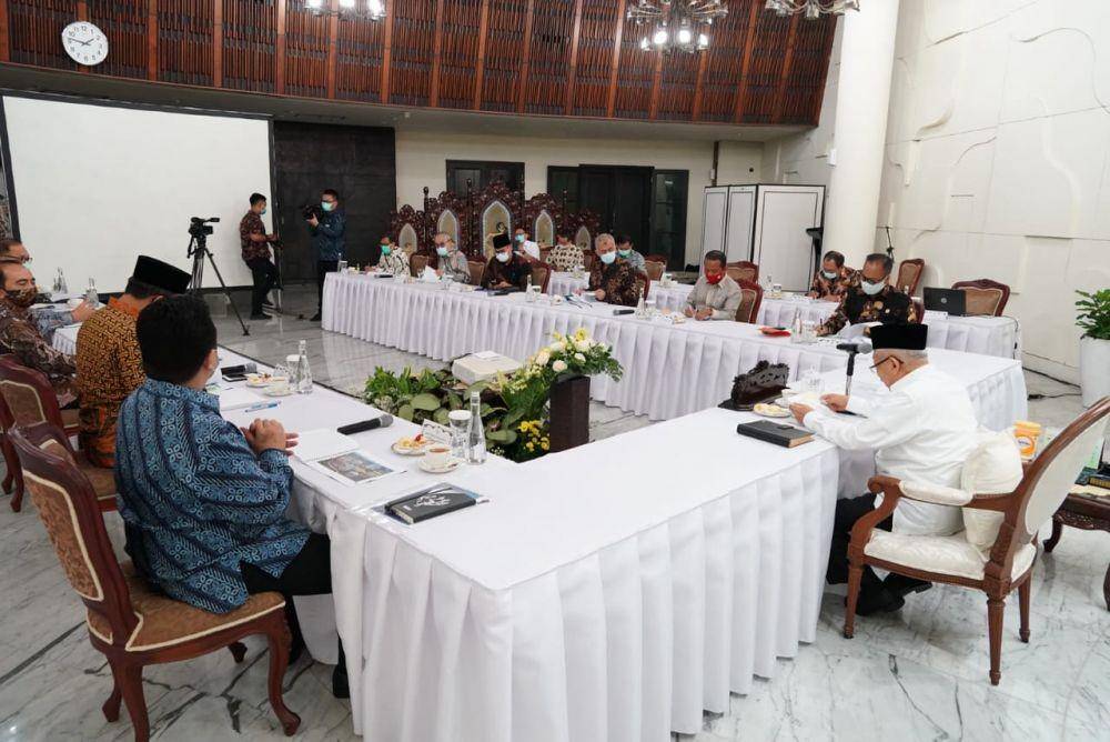 Wakil Prasiden RI Ma’ruf Amin pimpin rapat percepatan pembangunan industri halal, Istana Wapres, Jakarta, Jumat (3/7/2020). (Dok. Setwapres)