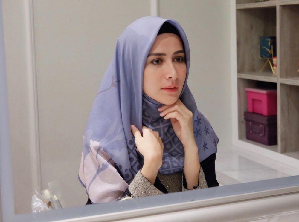 Bersahaja, 10 Seleb Ini Menjadi Mualaf dan Tampil Berhijab