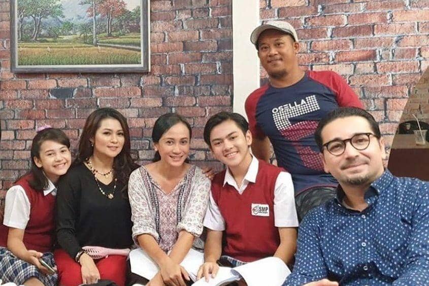 10 Potret Ria Probo, Ibu Joko di Sinetron Dari Jendela SMP