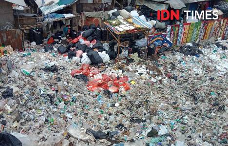 Limbah medis ditemukan di TPA Sumur Batu, Bekasi (Dok.IDN Times/Istimewa)