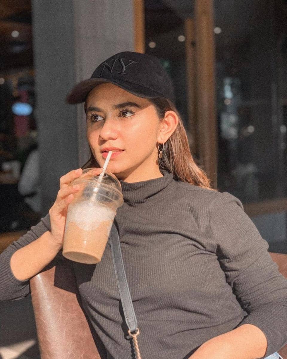 Instagram.com/nadheaanandap