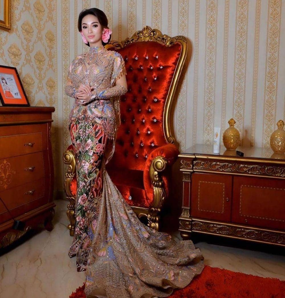 instagram.com/anazofficial