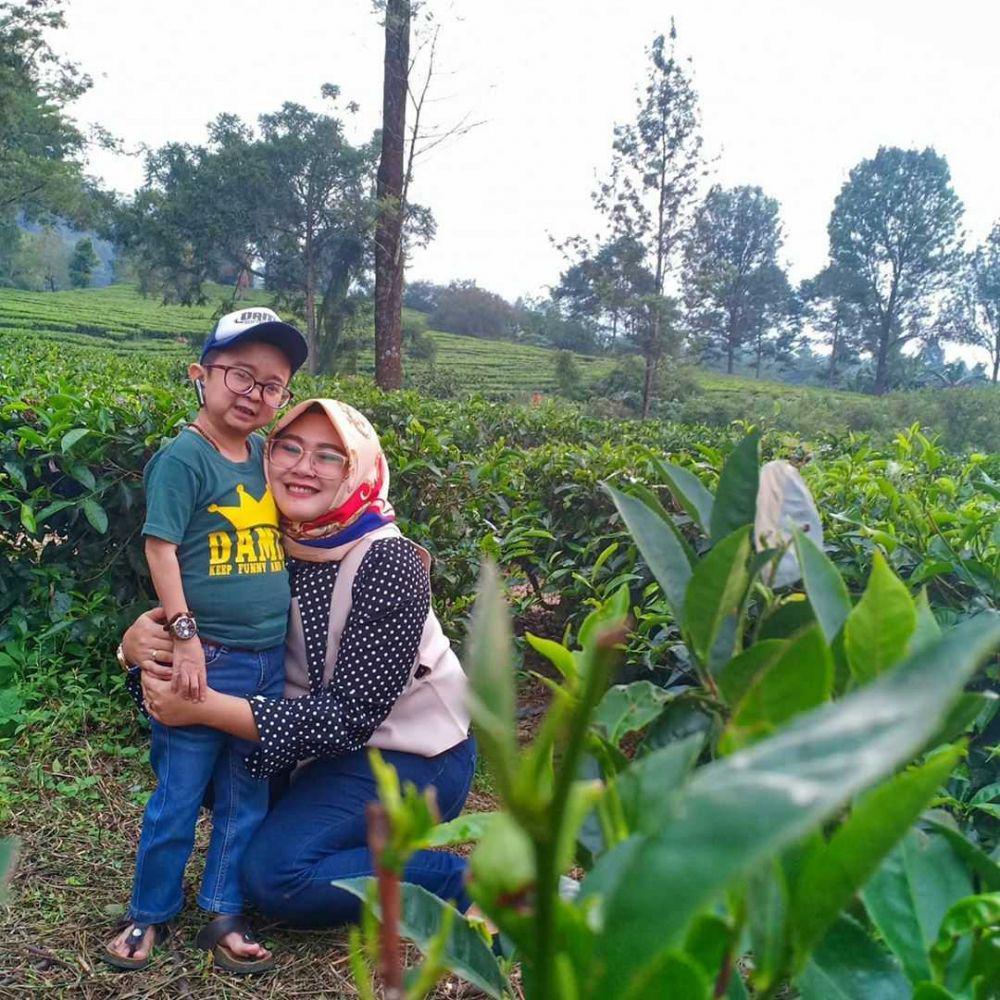 10 Potret Manis Daus Mini dan Istri Tercinta, Harmonis Banget!