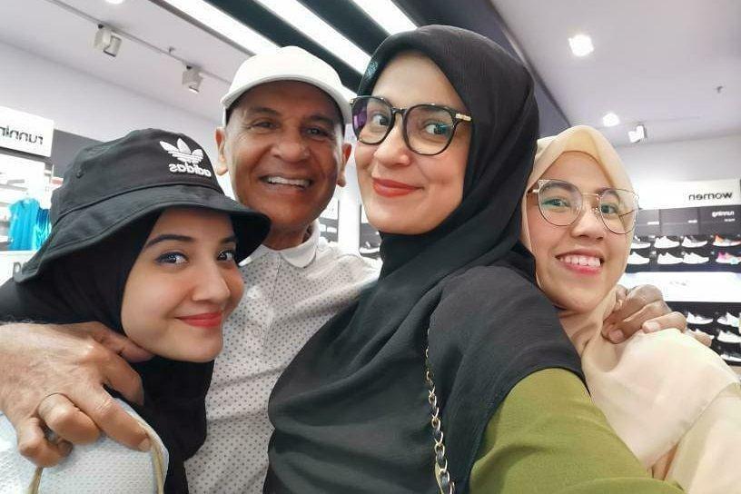 Seumuran, 10 Potret Akrab Zaskia dan Shireen Sungkar dengan Ibu Tiri