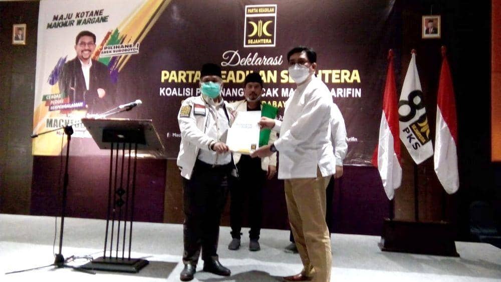 Penyerahan surat rekomendasi dari PKS kepada Bakal Calon Wali Kota Surabaya, Machfud Arifin, Senin, (6/72020). Dok.IDN Times Istimewa