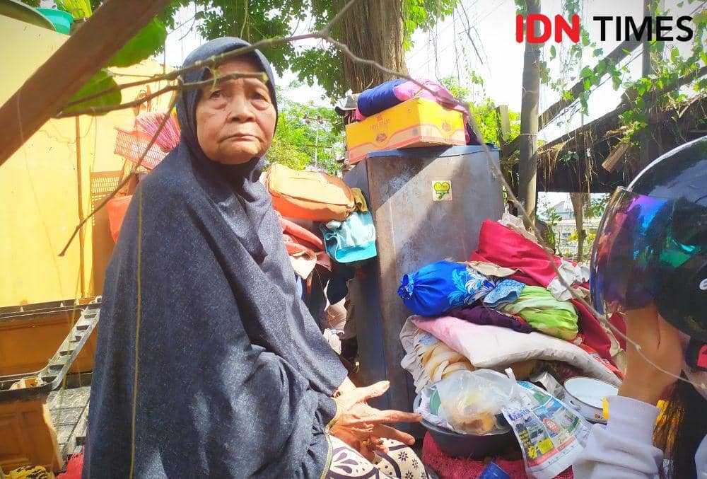 Nestapa Mbah Situn, Rumahnya Dibongkar Satpol PP Tanpa Sosialisasi