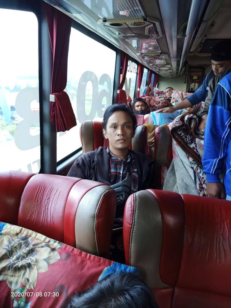 Tersangka kurir asal Bandung, yang diamankan dalam bus (IDN Times/ istimewa)