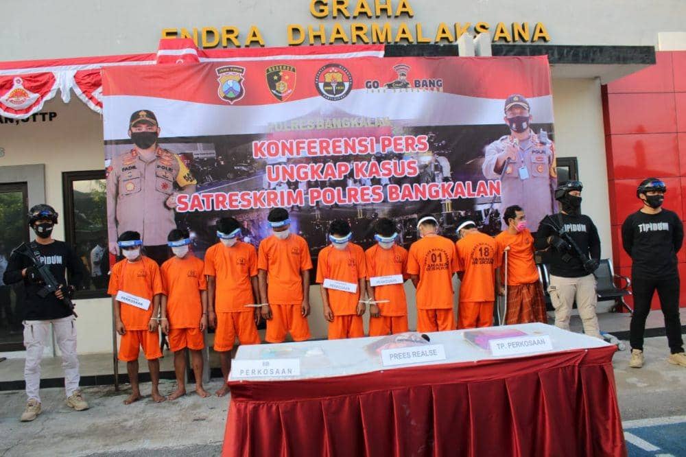 Para pelaku pemerkosaan saat dirilis Polres Bangkalan. Dok. Humas Polda Jatim