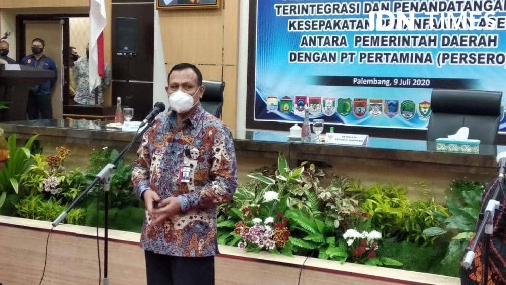 Firli saat memberikan keterangan di Palembang (IDN Times/Rangga Erfizal)