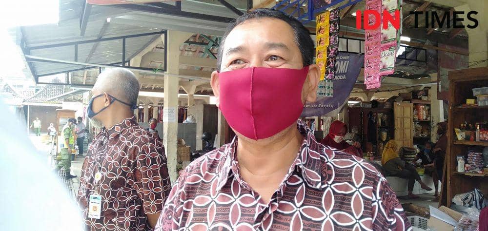 Lurah Pasar Gatak, Desa Sumbermulyo, Kecamatan Bambanglipuro, Kabupaten Bantul, Sukamto. IDN Times/Daruwaskita