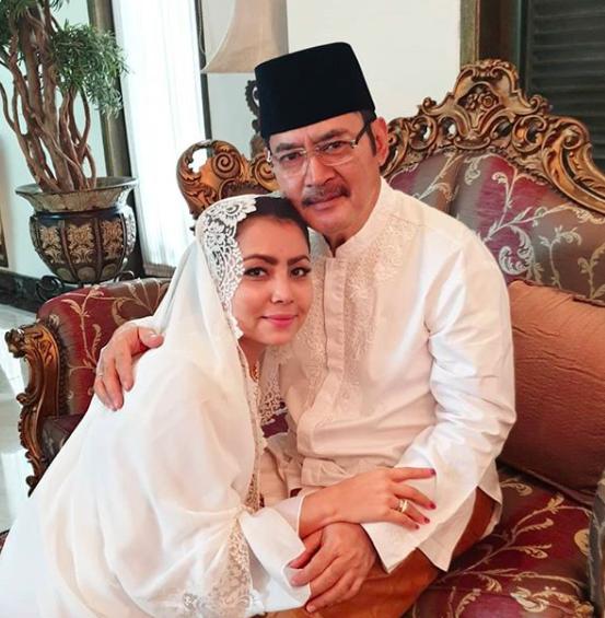 9 Artis yang Ngaku Gak Pernah Cek HP Pasangan, Ada Mayangsari