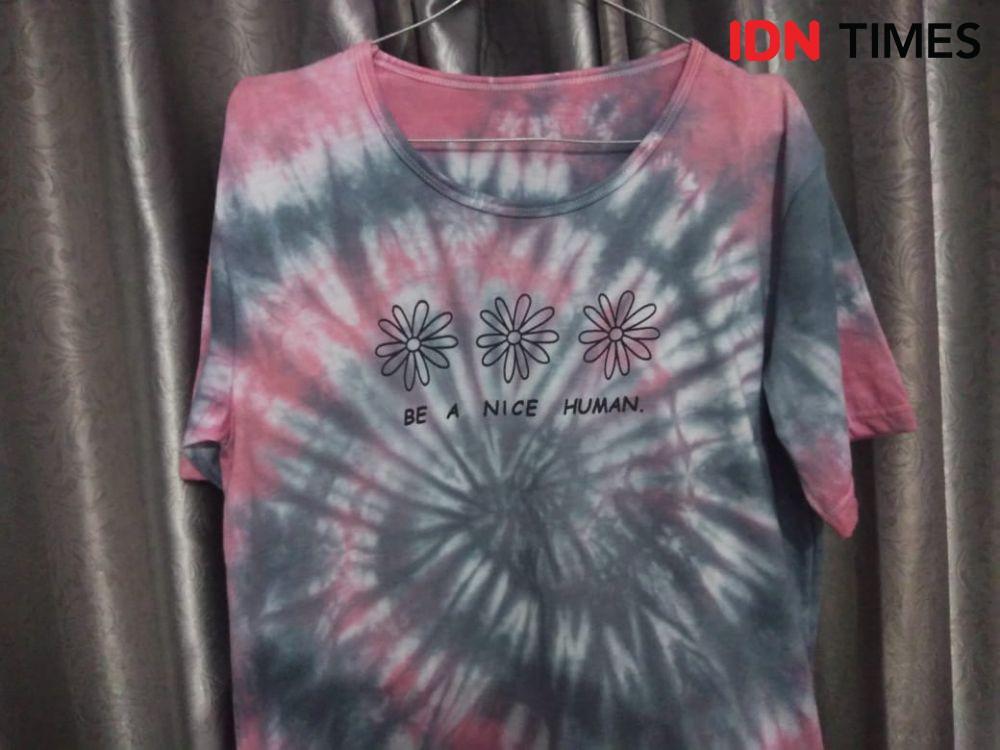 Bermula dari Iseng, Surya Kini Memanen Cuan dari Kaos Hits Tie Dye