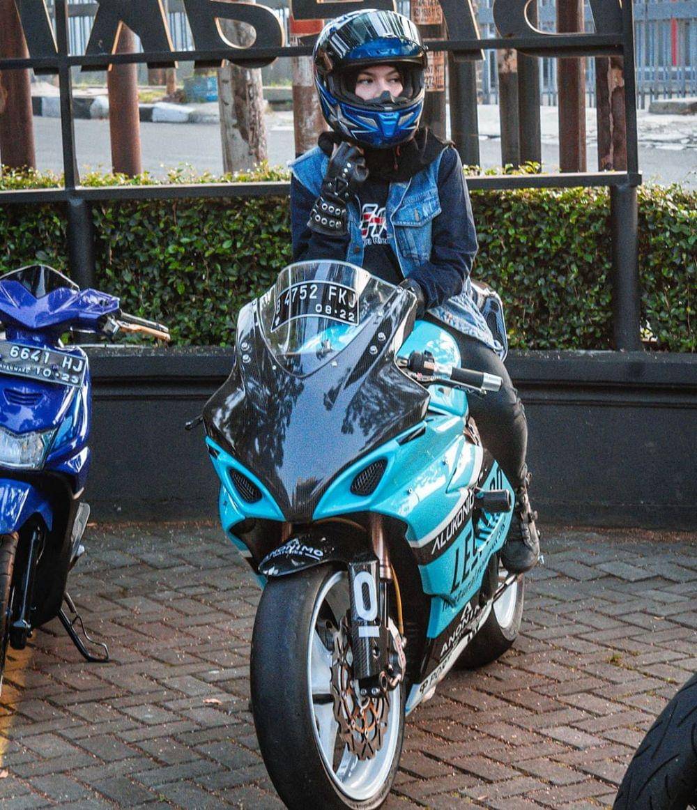 instagram.com/kia.poetri