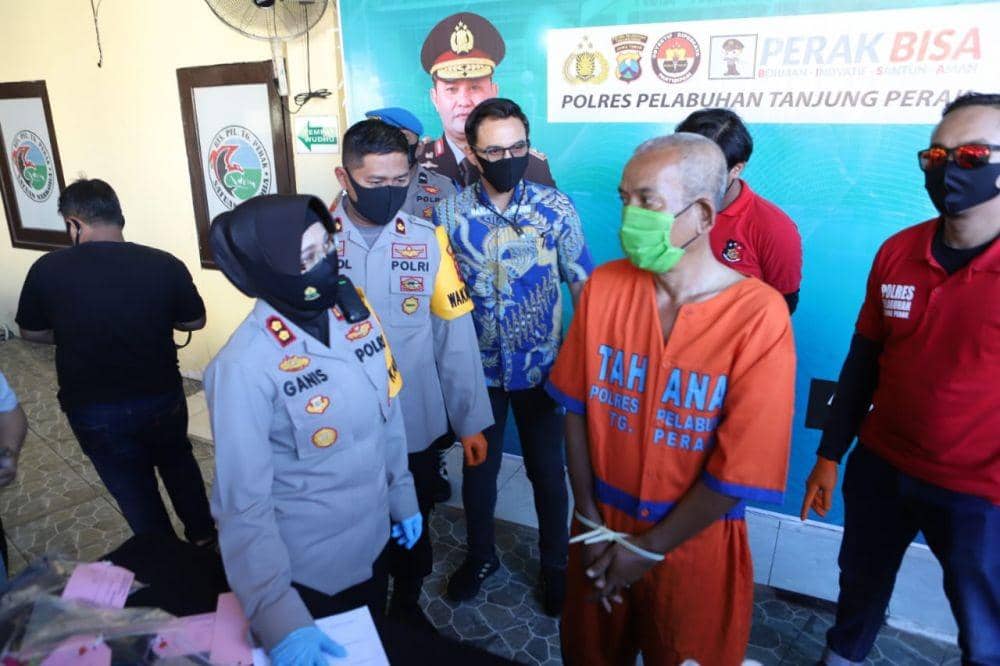 Berbekal TikTok, Pembersih Makam di Surabaya Cabuli 10 Anak-anak