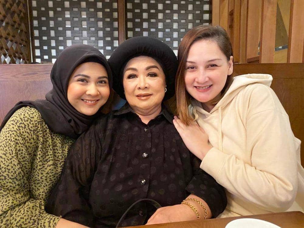 instagram.com/monaratuliu