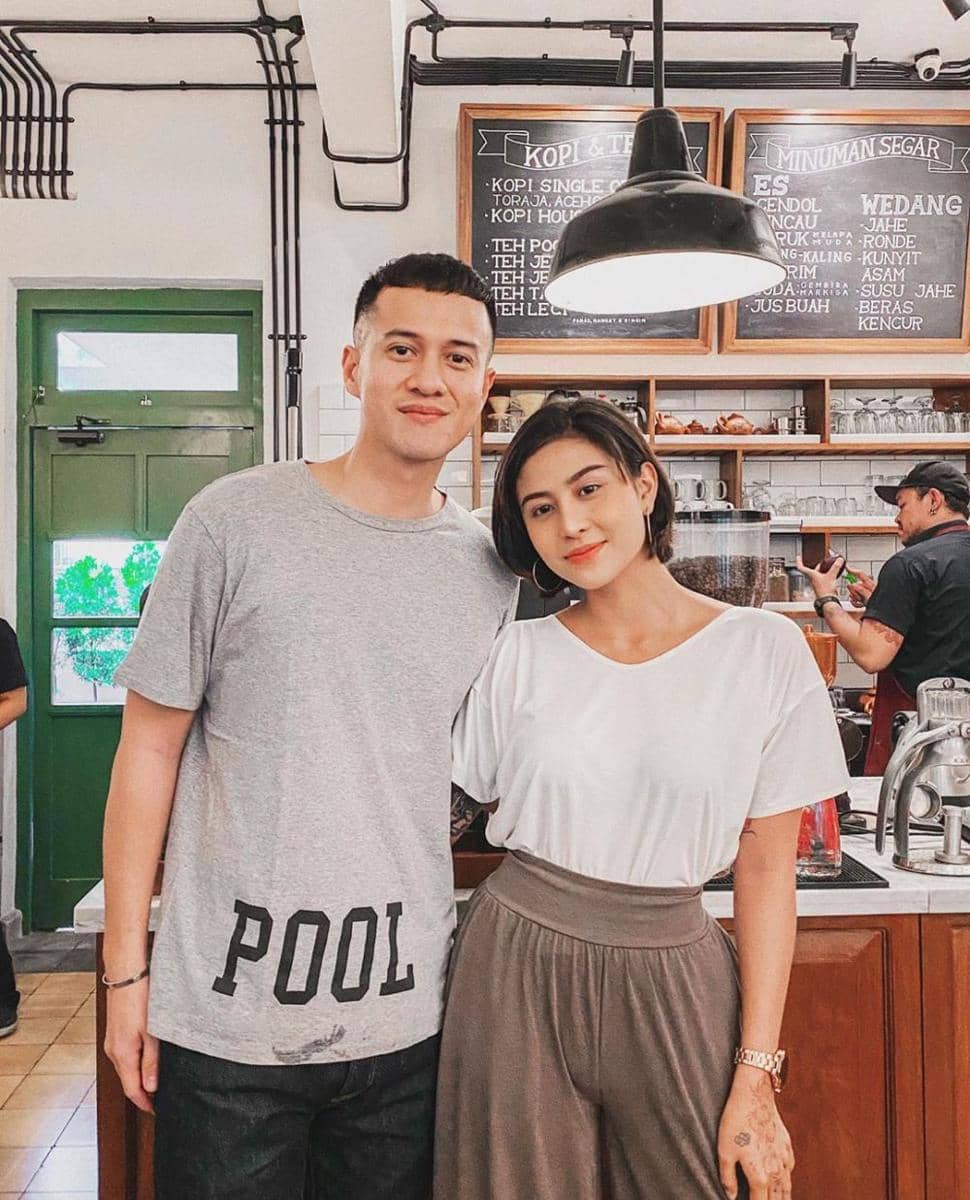 instagram.com/awkarin