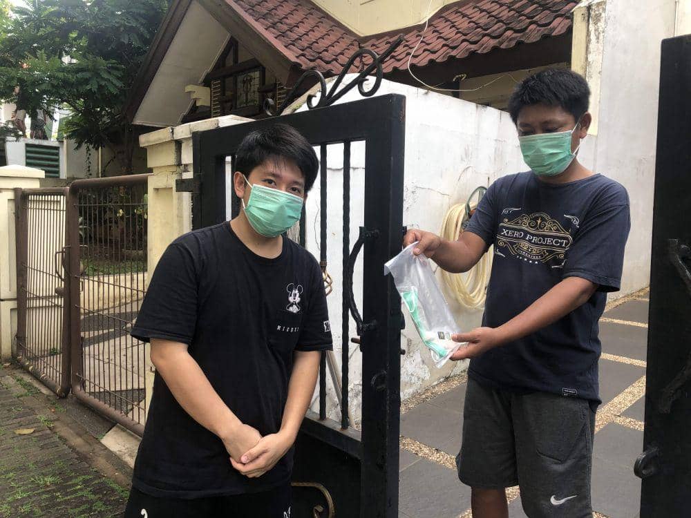 Pembagian Masker dan Hand Sanitizer (IDN Times/Istimewa)